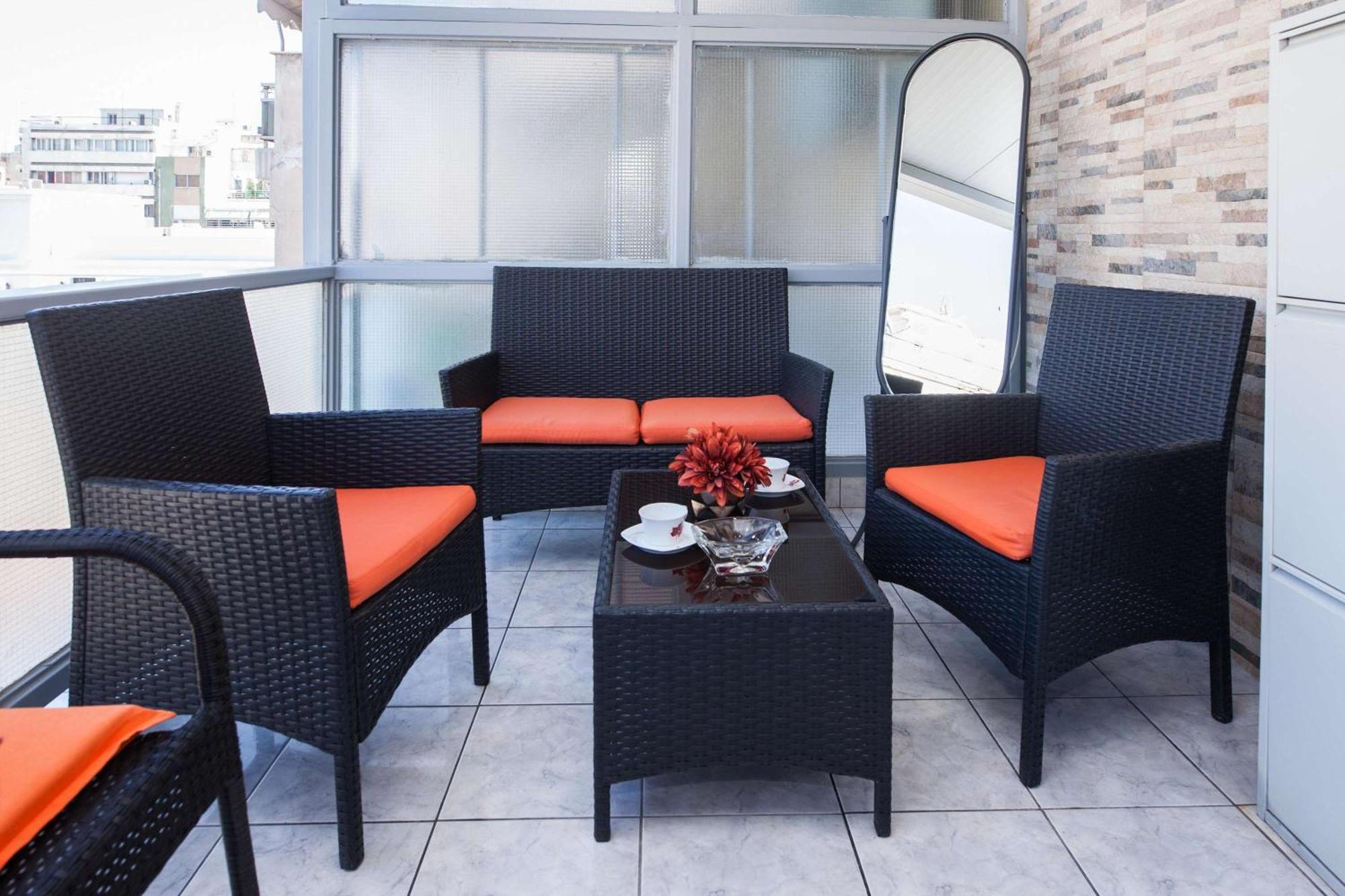 Central 2 Bd Apt With Balcony By Monastiraki Atene Esterno foto