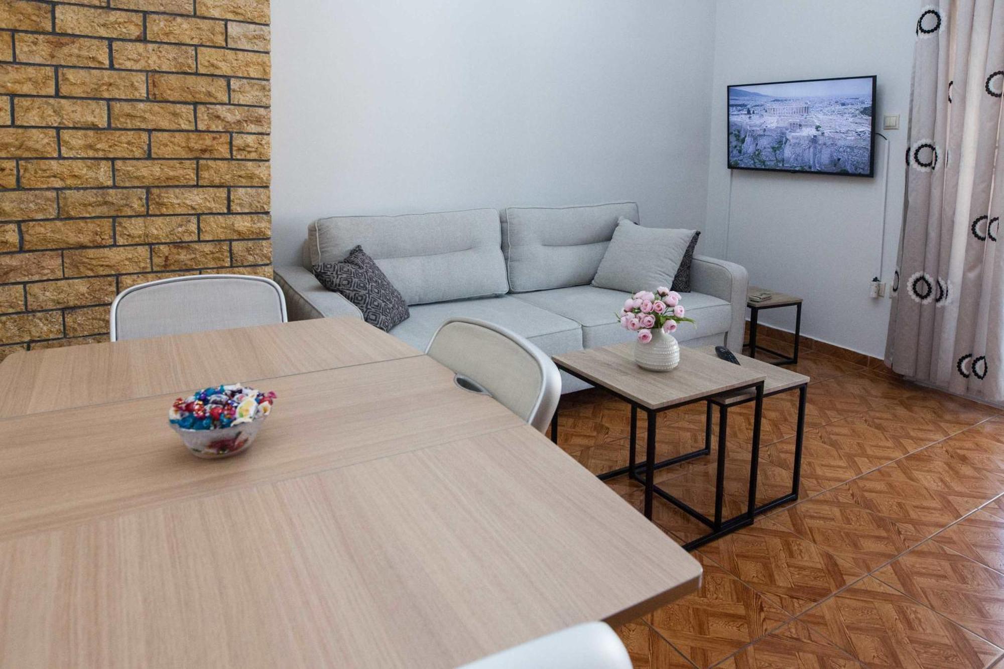 Central 2 Bd Apt With Balcony By Monastiraki Atene Esterno foto