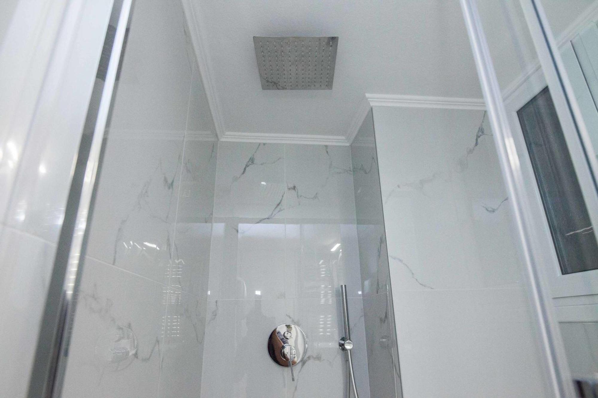Central 2 Bd Apt With Balcony By Monastiraki Atene Esterno foto