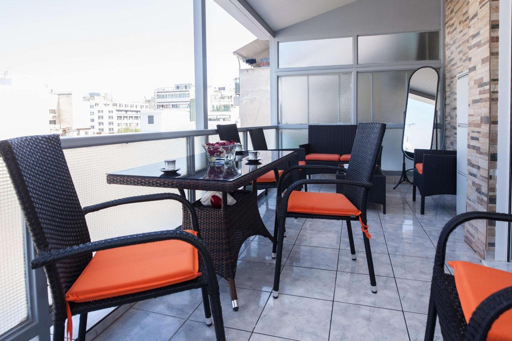 Central 2 Bd Apt With Balcony By Monastiraki Atene Esterno foto